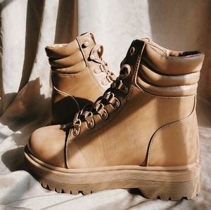 Women’s Tan Lace-Up Platform Ankle Boots